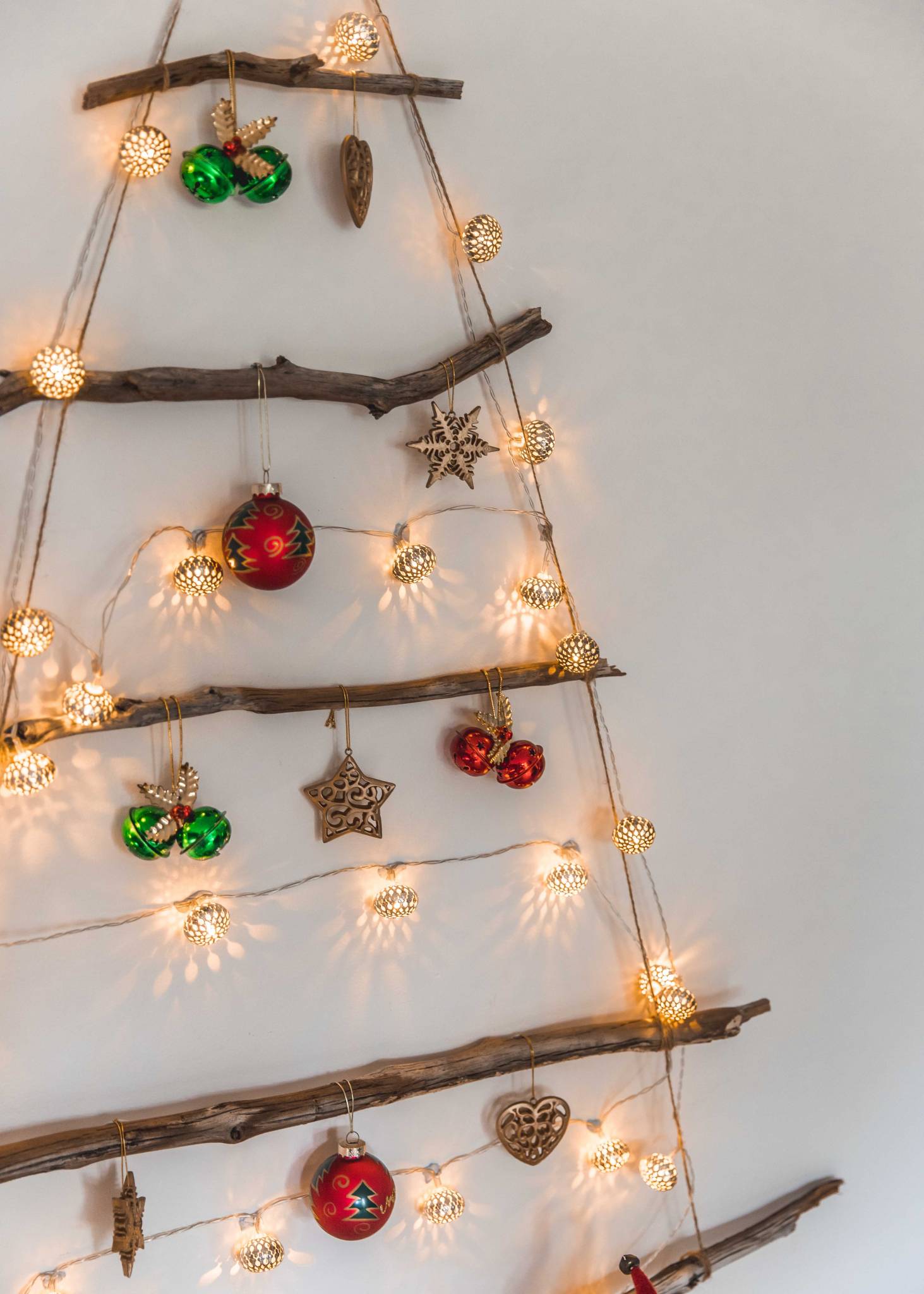 Easy DIY - How to make a Sustainable Christmas Tree | The Green Hub